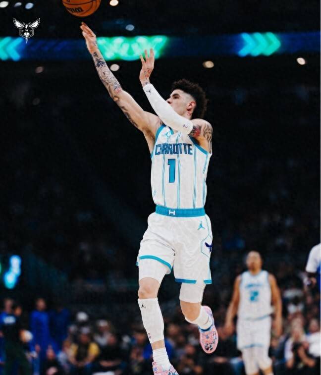 开云体育官方网站-鹈鹕险胜勇士，利拉德绝境逆转