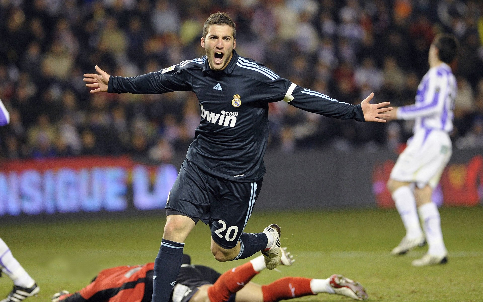 世界排名争夺战焦点战，挪威狂胜勒沃库森背后的战术革命